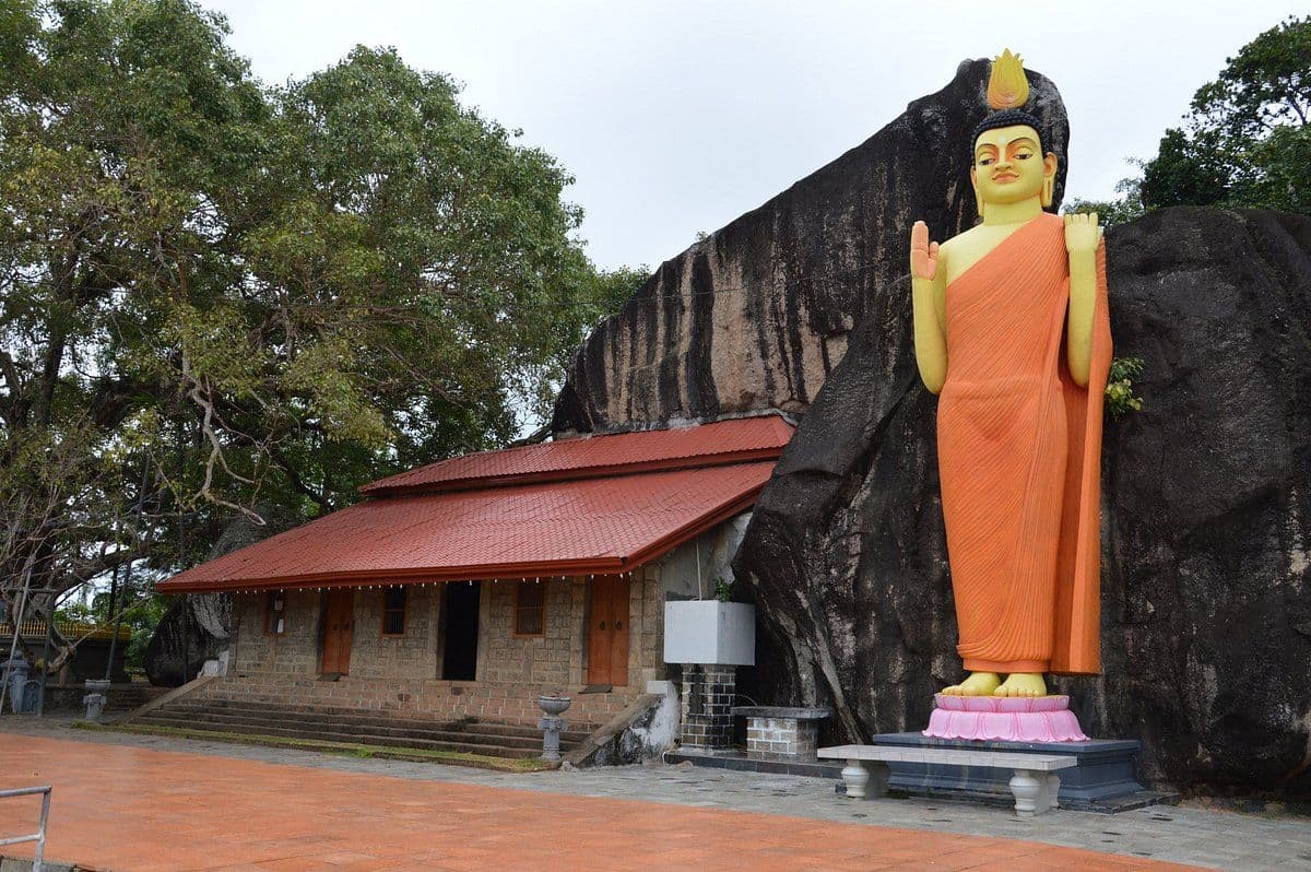 Yatagala Raja Maha Viharaya: The Jungle Temple
